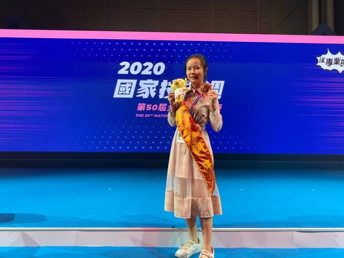 恭贺本系四生二A 吴雅雯同学荣获铜牌佳绩！参加第 50届全国技能竞赛暨第 46 届国际技能竞赛国手选拔赛青年组，荣获铜牌！图片