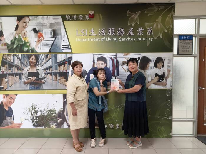 恭喜本系生應所鄭惠芬同學所撰寫之論文“台灣情緒教育課程對幼兒情緒能力發展之系統性文獻回顧”榮獲華藝公司之“最佳傳播獎”獎項圖片