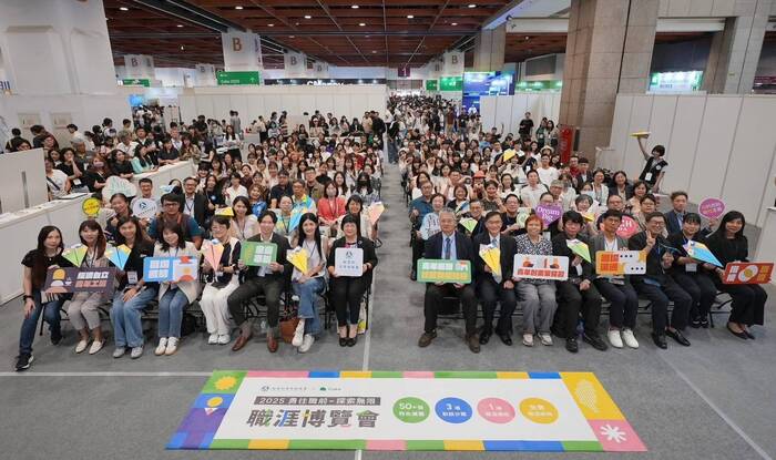 【恭喜】生服系黃琴雅老師獲教育部青年發展署114年大專校院職涯輔導教案徵選榮獲優選圖片