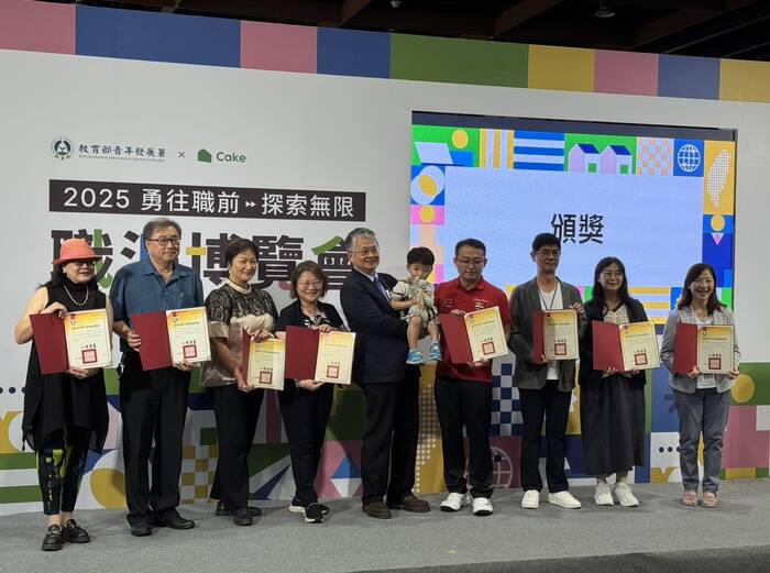 【恭喜】生服系黃琴雅老師獲教育部青年發展署114年大專校院職涯輔導教案徵選榮獲優選圖片